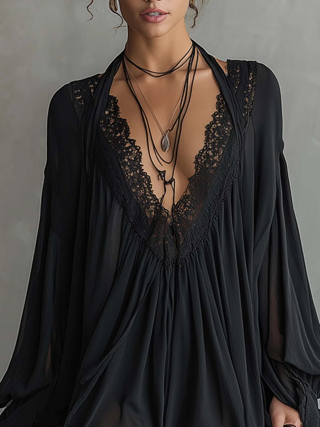 Fekete Chiffon Mini Halter Ruha Csipkegallérral - Image 4