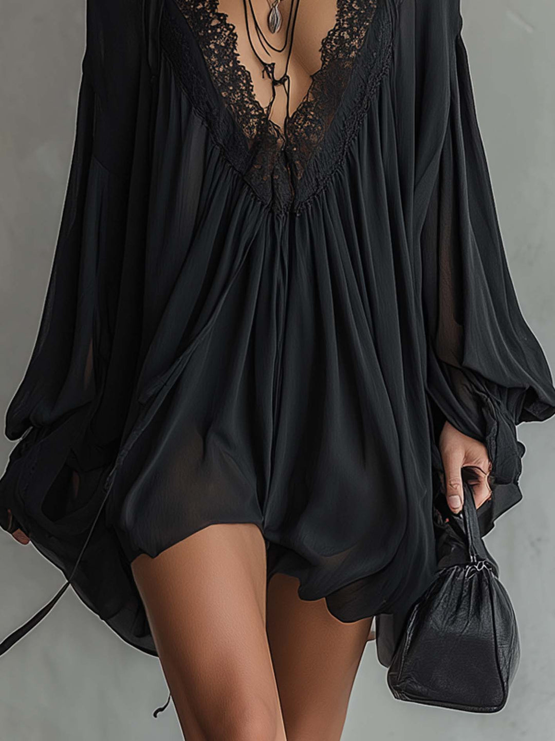 Fekete Chiffon Mini Halter Ruha Csipkegallérral - Image 3