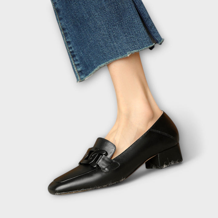 Monika - Elegáns Fényes Papucs