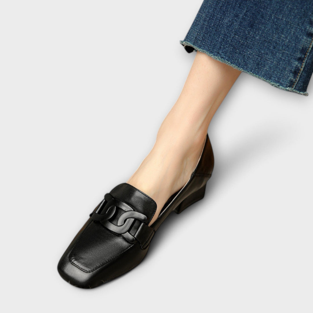 Monika - Elegáns Fényes Papucs