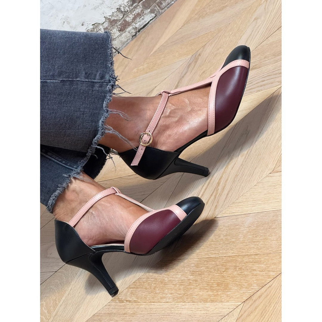 Adelheid – Vintage T-strap magassarkú cipők időtlen eleganciával