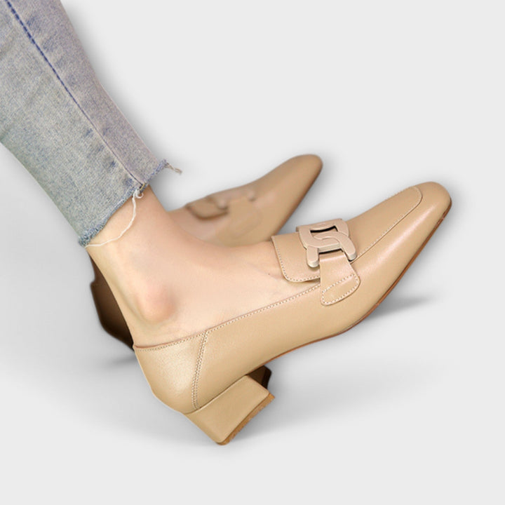 Monika - Elegáns Fényes Papucs