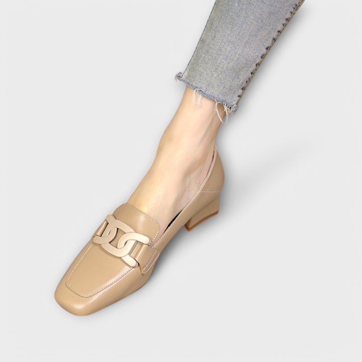 Monika - Elegáns Fényes Papucs