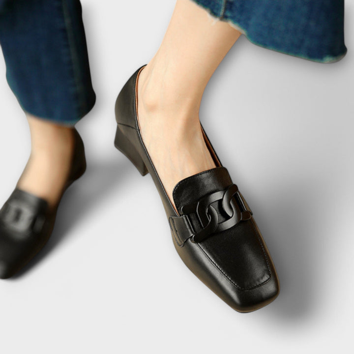 Monika - Elegáns Fényes Papucs
