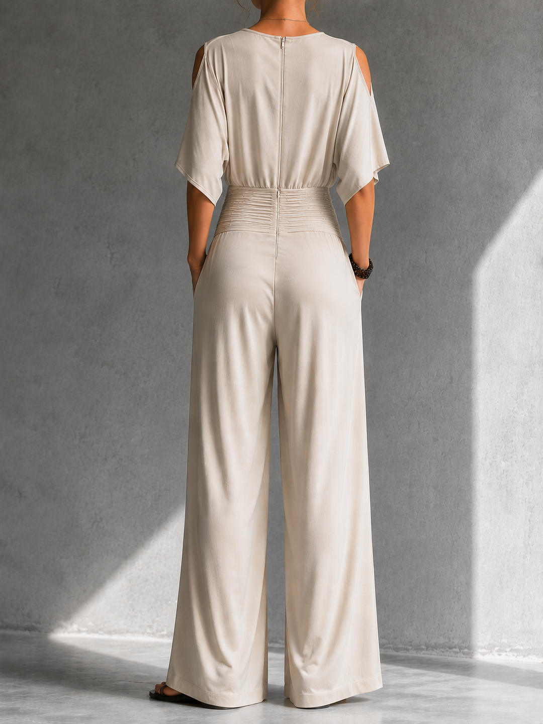 Chiara - Tuta Elegante con Spalle Aperte - Image 7