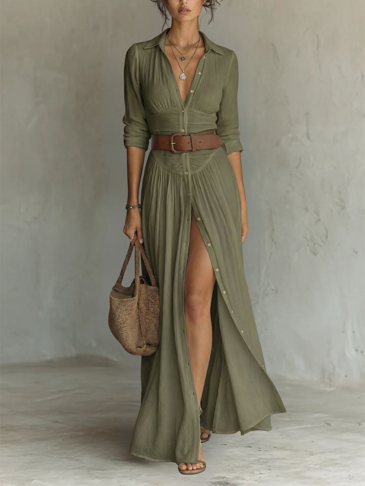 Dunkelblaues Leinen Maxikleid mit langen Ärmeln und Reverskragen, Modelansicht von der Seite.