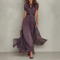 FLAVIA | Hosszú Lila Ruha Kulcslyuk Kivágással Sifon és Csipke Díszítéssel