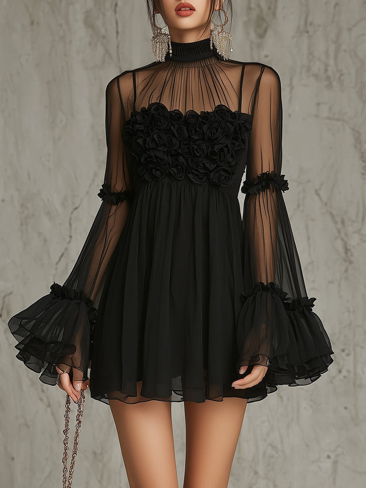 Fekete Virágmintás Pliszé Chiffon Mini Ruha Magas Nyakkal - Image 1