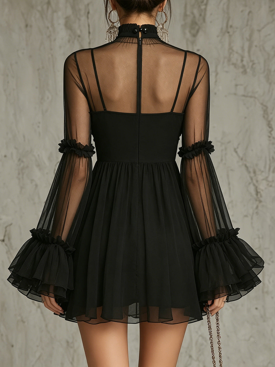 Fekete Virágmintás Pliszé Chiffon Mini Ruha Magas Nyakkal - Image 3