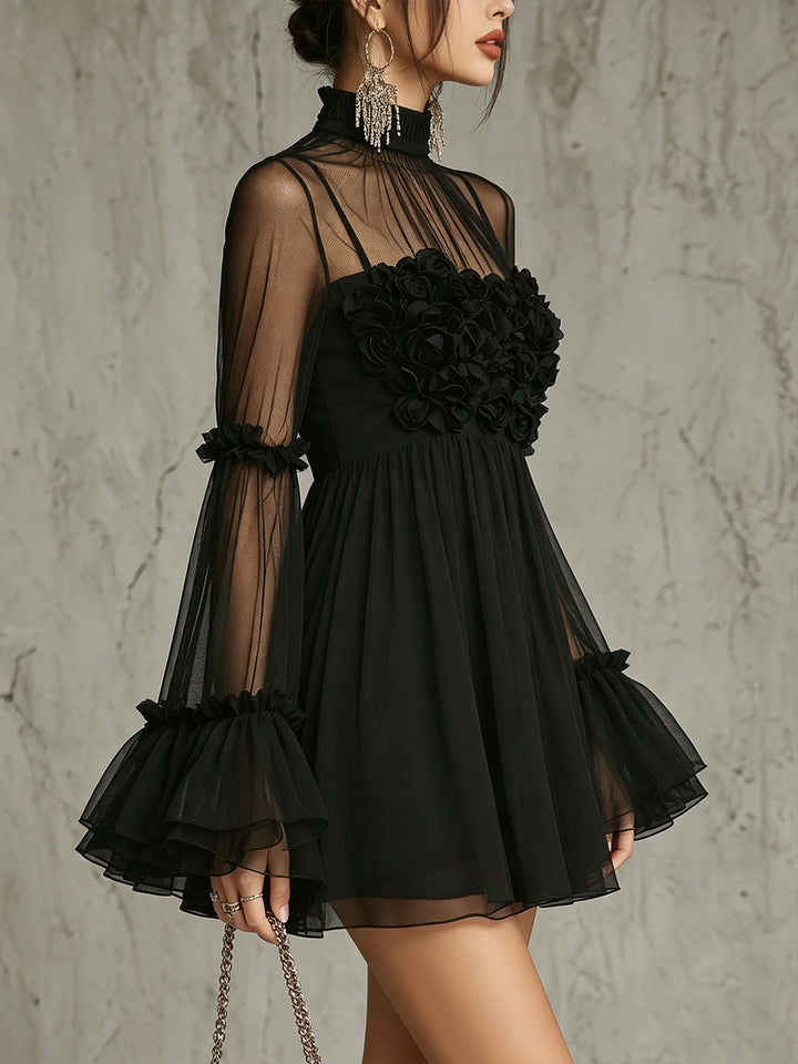 Fekete Virágmintás Pliszé Chiffon Mini Ruha Magas Nyakkal - Image 2